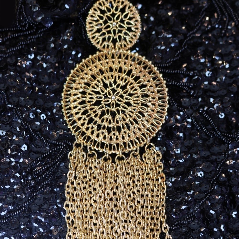 🔱 Gorgeous Vintage 1970s Gold Plated Tassel Chain Round Medallion Necklace 🔱 - Picture 3 of 16
